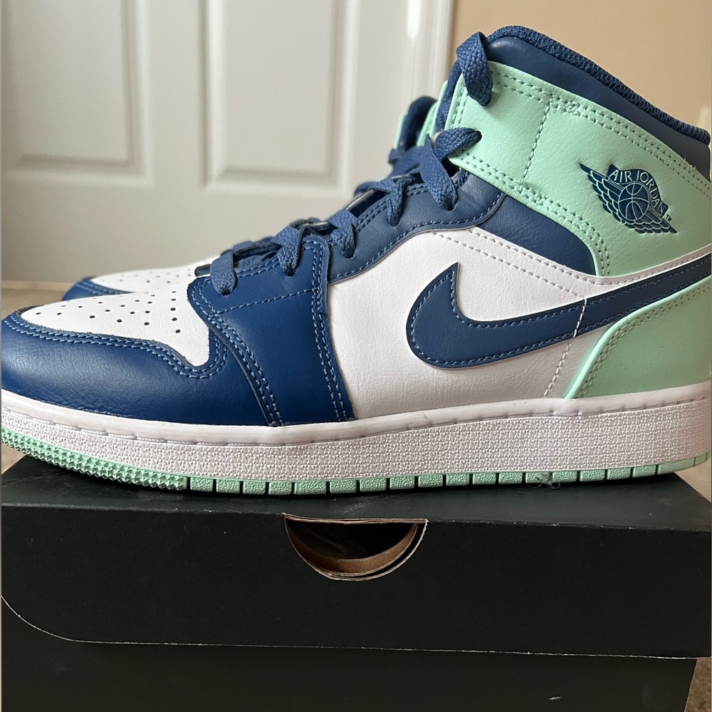 Air Jordan 1 Mid- sea foam/mystic blue/white